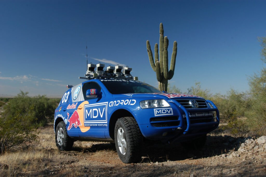 SUV autónomo Stanley en el desierto.