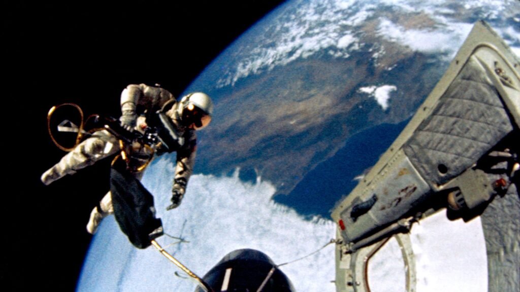 Alexei Leonov en el espacio
